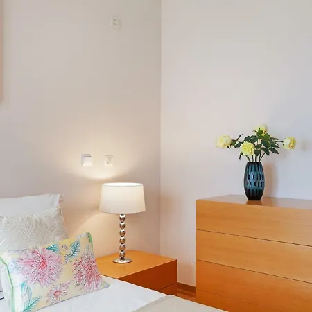 Apartment Big Sunny Terrace 2bd Apart Parque Nacoes-lisbon *